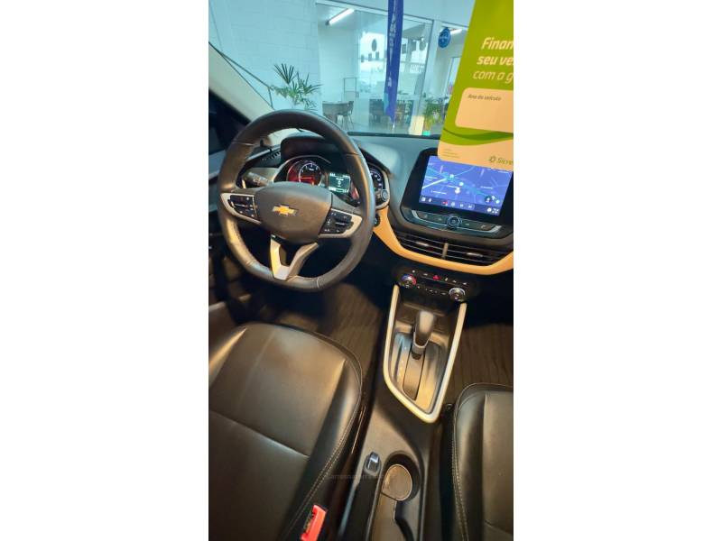 CHEVROLET - ONIX - 2024/2024 - Branca - R$ 106.900,00