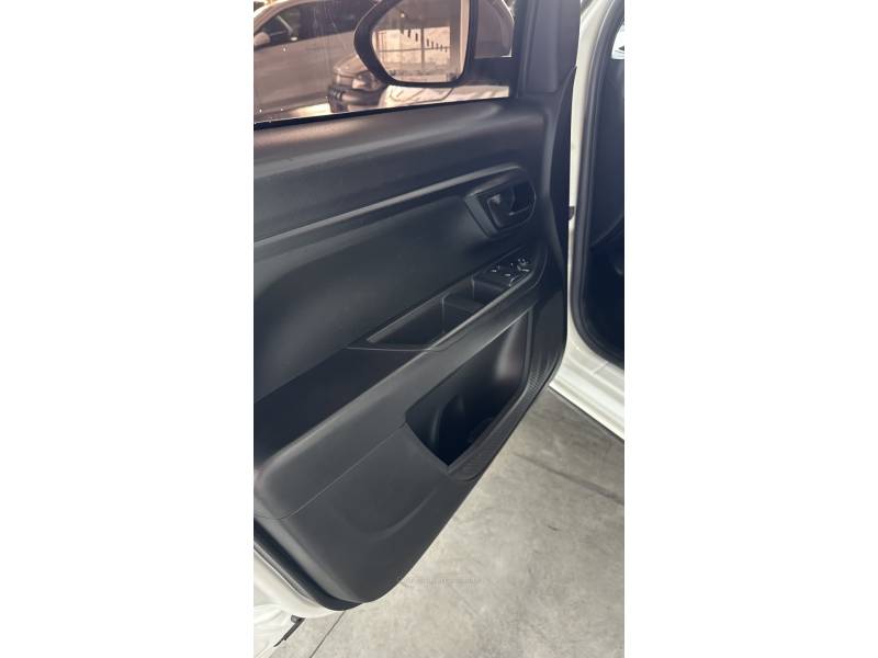 FIAT - STRADA - 2022/2022 - Branca - R$ 79.900,00