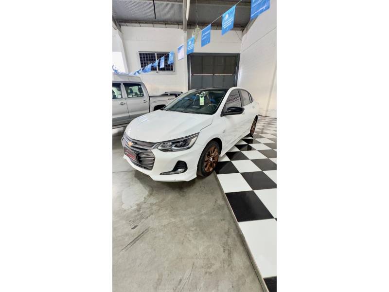 CHEVROLET - ONIX - 2024/2024 - Branca - R$ 106.900,00