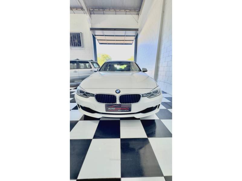 BMW - 320I - 2014/2015 - Branca - R$ 102.900,00