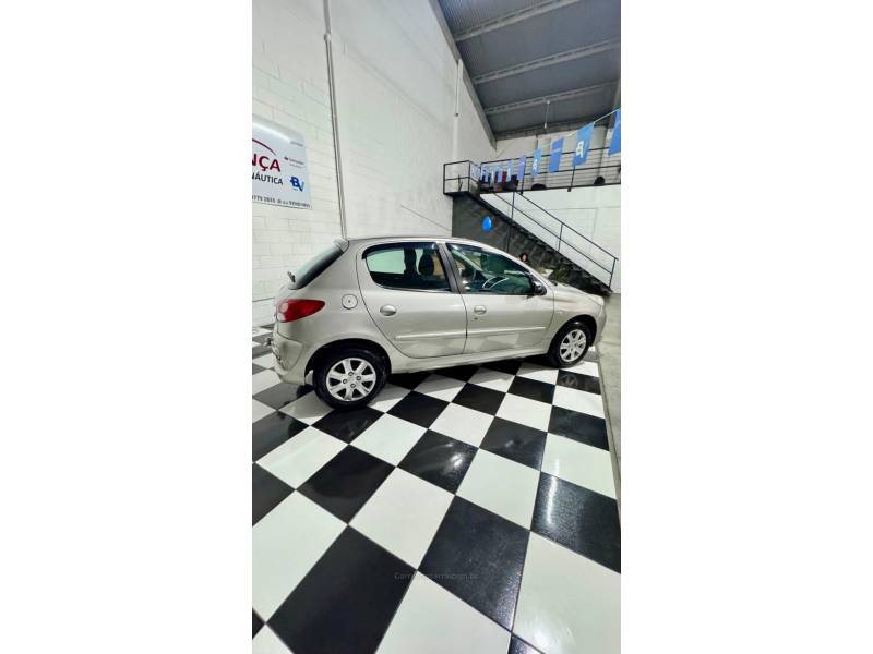 PEUGEOT - 207 - 2011/2012 - Prata - R$ 25.900,00