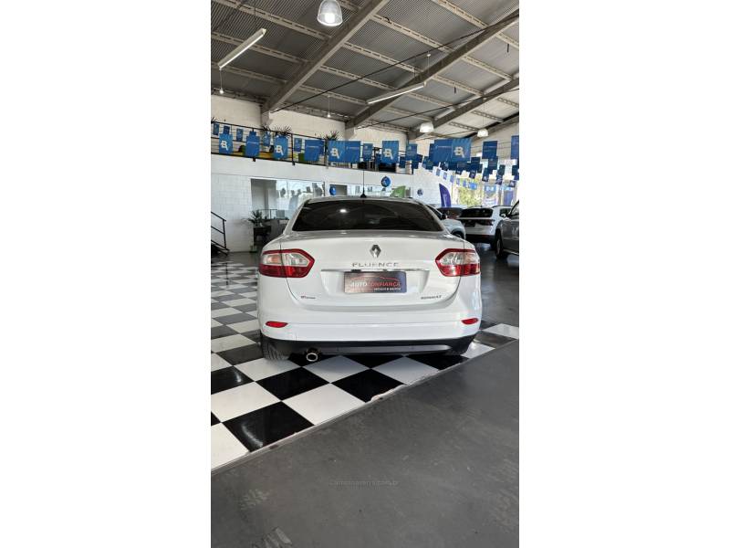 RENAULT - FLUENCE - 2013/2013 - Branca - R$ 49.900,00
