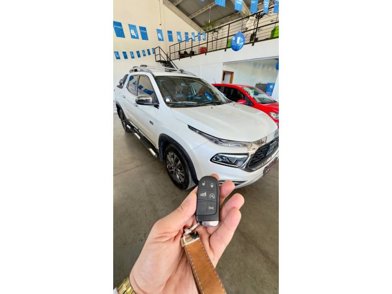 FIAT - TORO - 2022/2023 - Branca - R$ 158.000,00