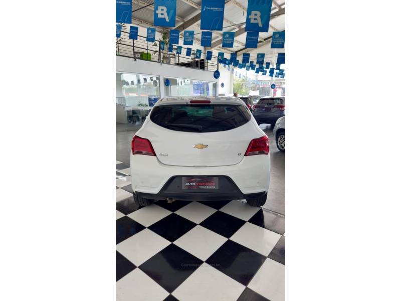 CHEVROLET - ONIX - 2019/2019 - Branca - R$ 64.900,00