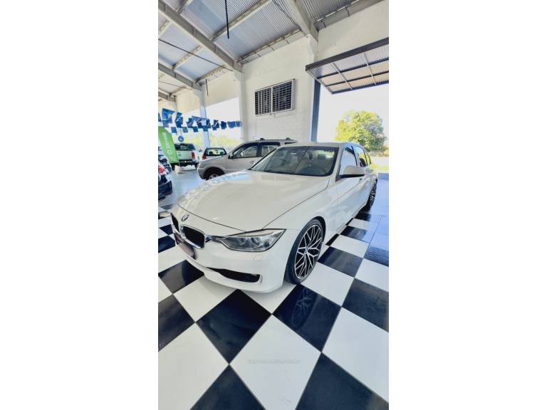 BMW - 320I - 2014/2015 - Branca - R$ 102.900,00