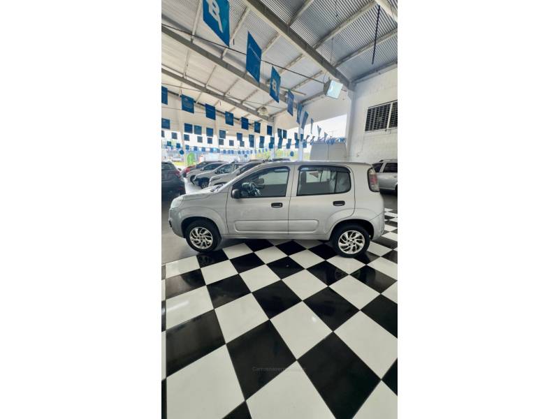 FIAT - UNO - 2016/2016 - Prata - R$ 39.900,00