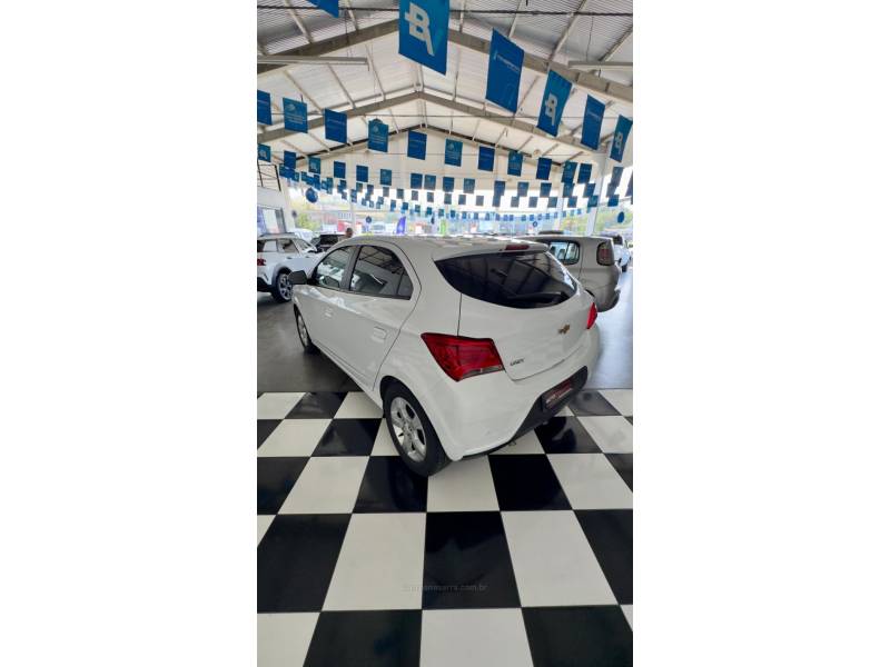 CHEVROLET - ONIX - 2019/2019 - Branca - R$ 64.900,00