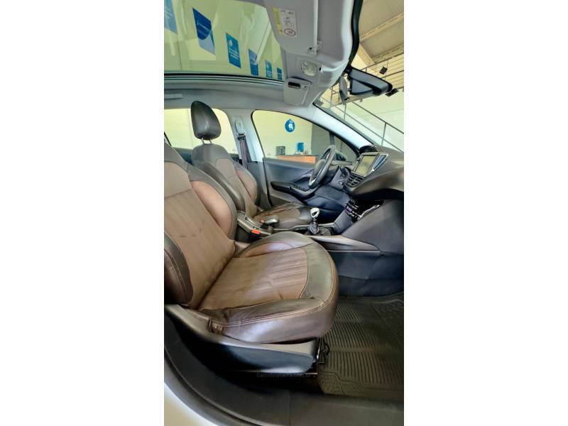 PEUGEOT - 2008 - 2015/2016 - Branca - R$ 59.900,00
