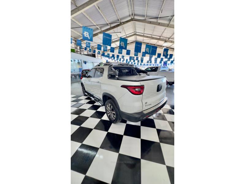 FIAT - TORO - 2022/2023 - Branca - R$ 158.000,00