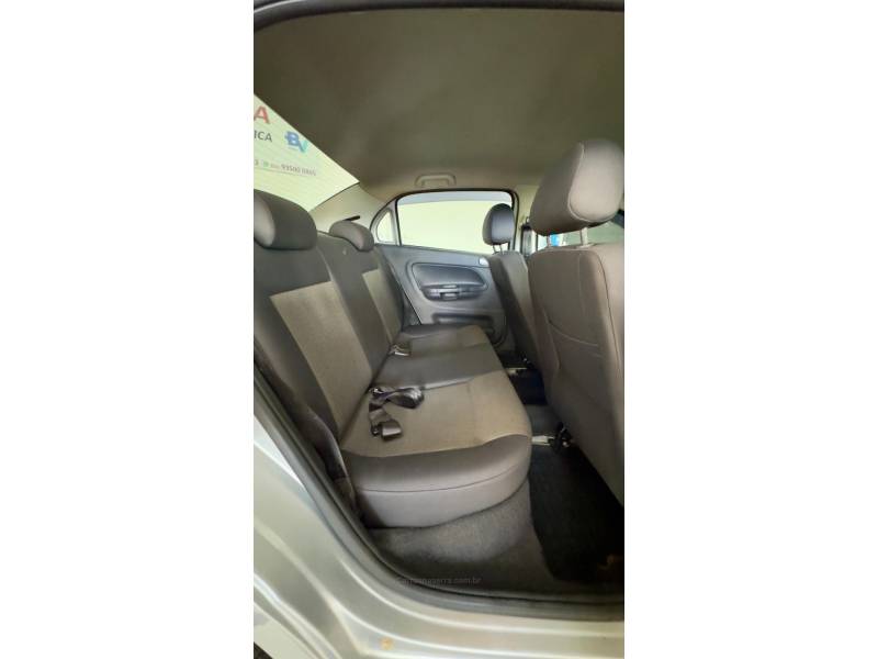 VOLKSWAGEN - VOYAGE - 2013/2013 - Prata - R$ 40.900,00