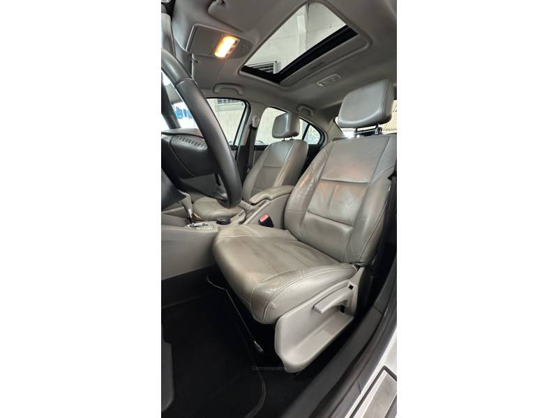RENAULT - FLUENCE - 2013/2013 - Branca - R$ 49.900,00