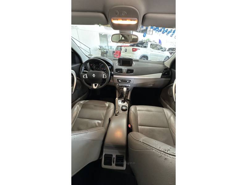 RENAULT - FLUENCE - 2013/2013 - Branca - R$ 49.900,00