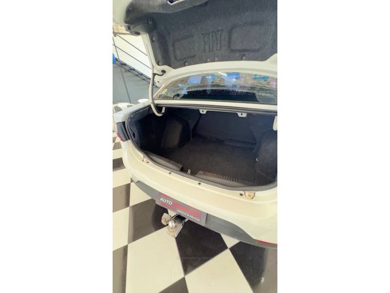 FIAT - GRAND SIENA - 2016/2016 - Branca - R$ 43.900,00