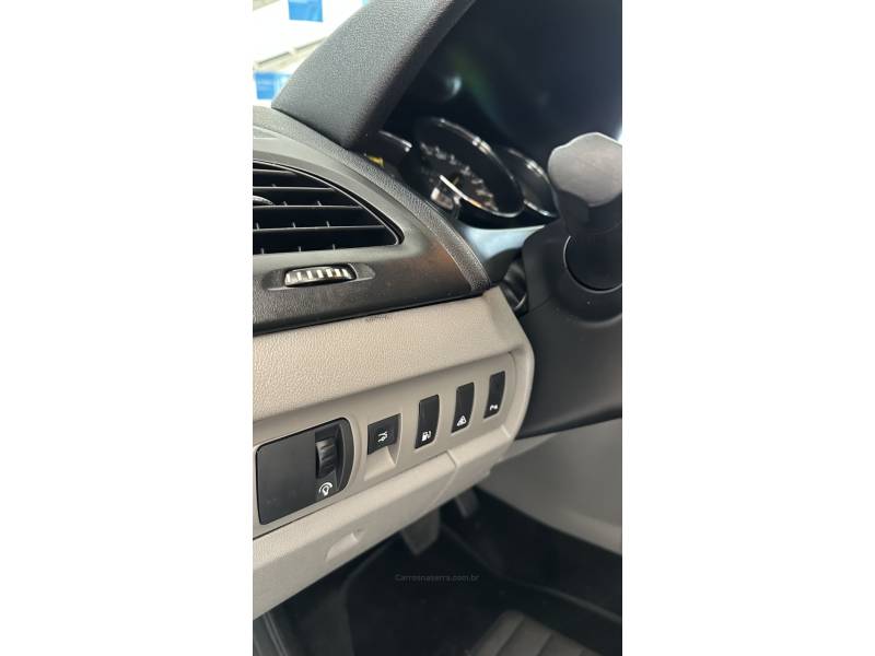 RENAULT - FLUENCE - 2013/2013 - Branca - R$ 49.900,00