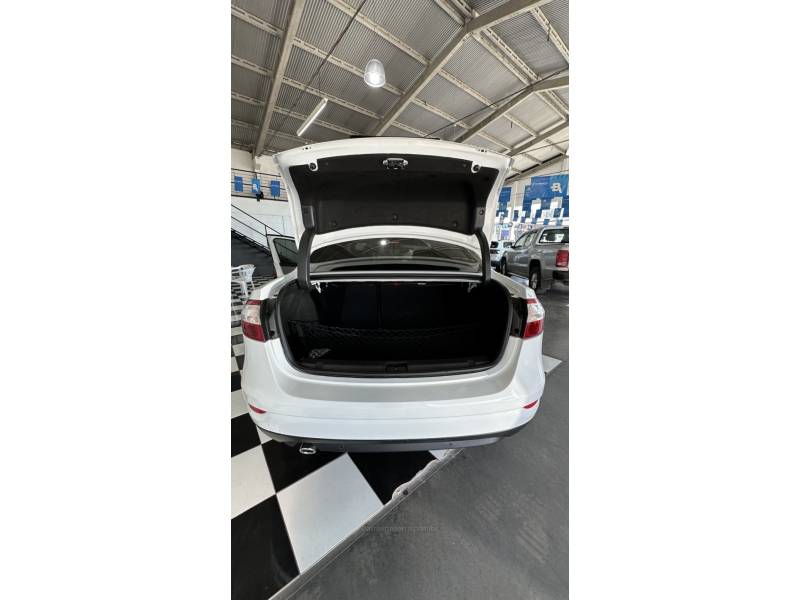 RENAULT - FLUENCE - 2013/2013 - Branca - R$ 49.900,00