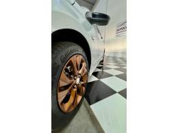 CHEVROLET - ONIX - 2024/2024 - Branca - R$ 106.900,00