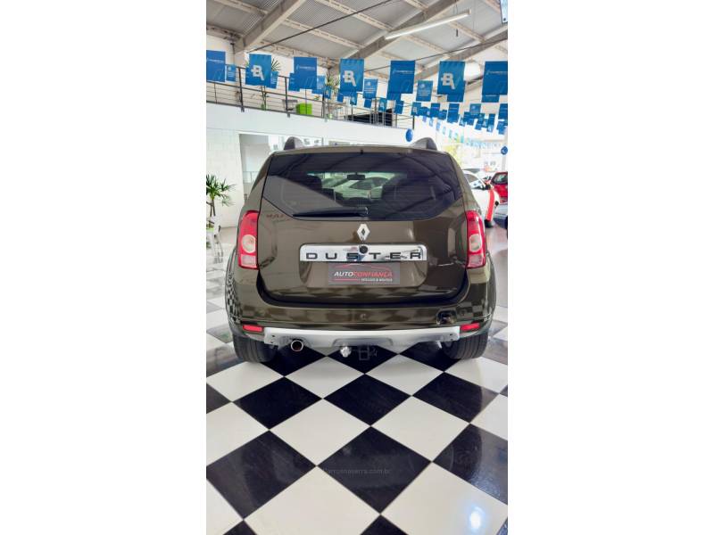 RENAULT - DUSTER - 2013/2014 - Verde - R$ 51.000,00