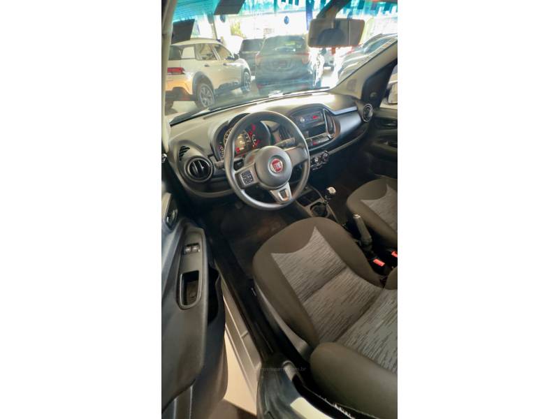 FIAT - UNO - 2016/2016 - Prata - R$ 39.900,00