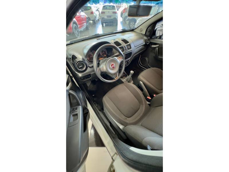 FIAT - GRAND SIENA - 2016/2016 - Branca - R$ 43.900,00